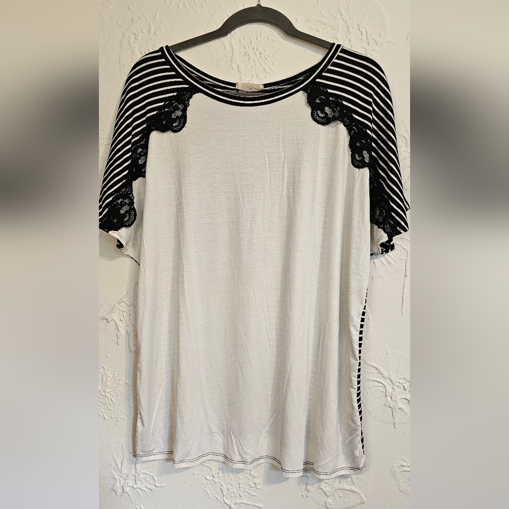 Blumin 1X Women's Top Short Sleeve With Lace